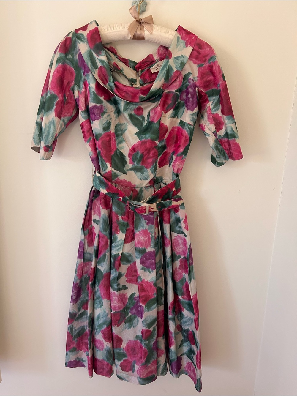 Authentic 1950s Suzy Perette Floral Cocktail Dress w/ Belt 
Size: 25 in/0 
GUC